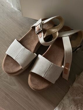 Toms Cream Canvas Strap Women’s Sandals